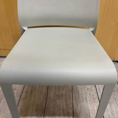 中古】 Cassina/カッシーナ スタッキングチェア 388514 - 中古オフィス