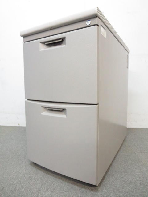 イトーキ製　脇机2段　■ITOKI　CZXシリーズ【デスクサイドキャビネット】A4ファイが2段分収納できます
                        CZシリーズ
                                    中古
            