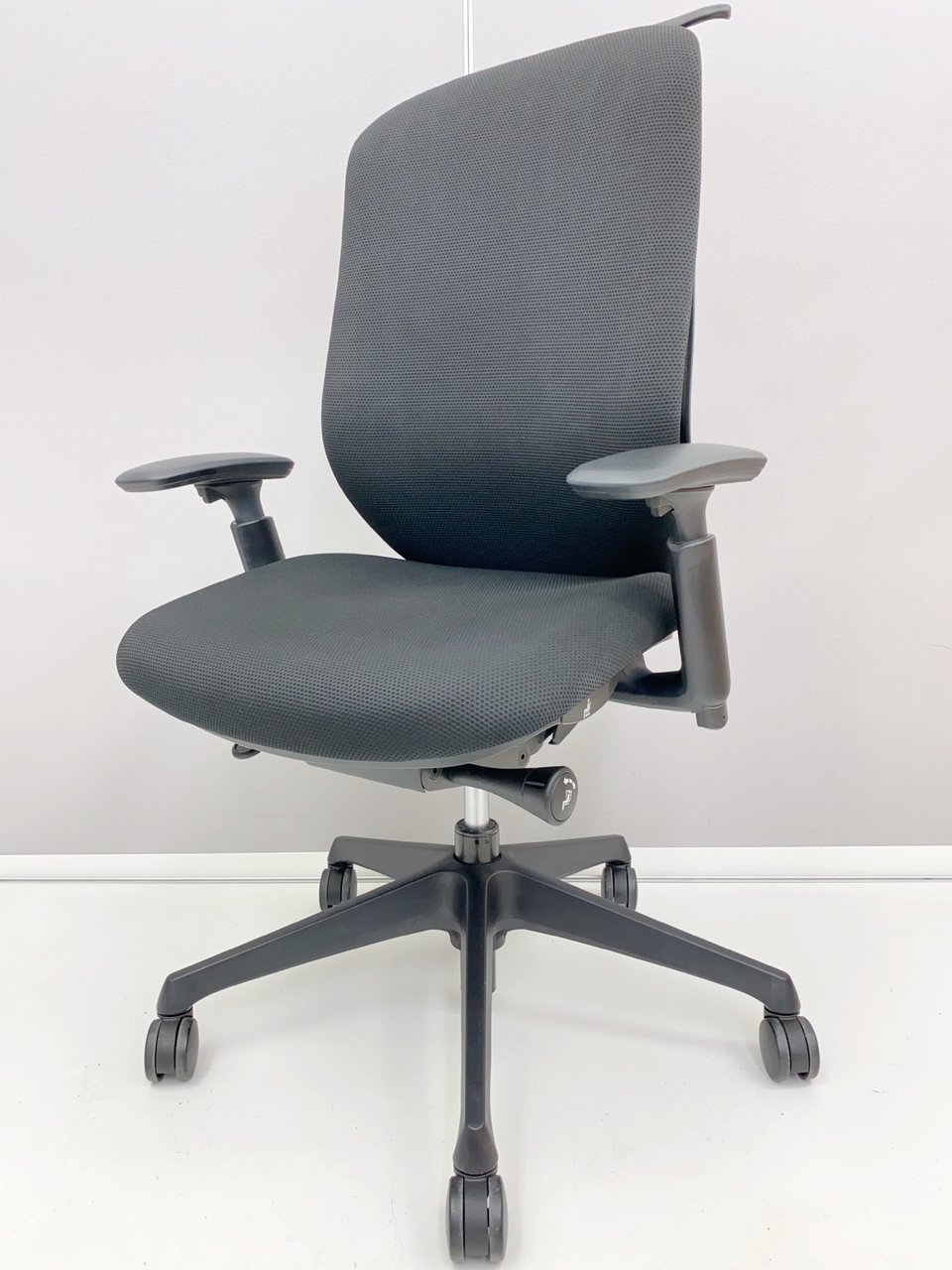 【2脚入荷】テレワークにもオフィスにも大人気！　ハンガー付きシルフィー（Sylphy)チェア◆オカムラ製
                        シルフィー
                                    中古
            