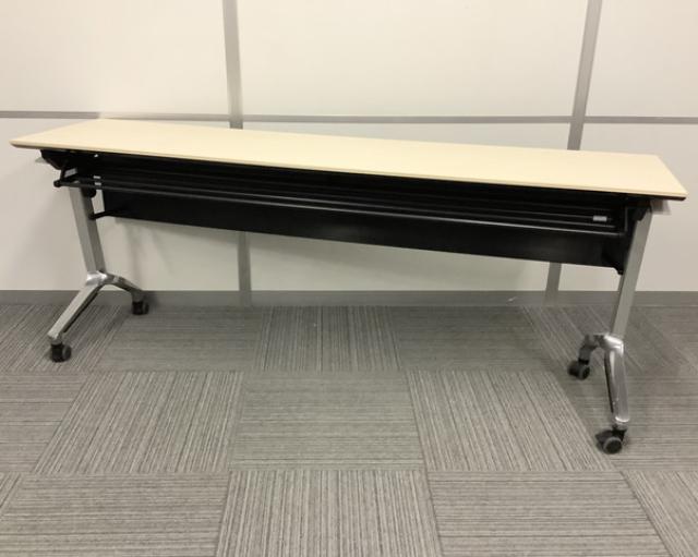 厳格な空間やリフレッシュ空間のどこにでもなじむ会議用テーブル！