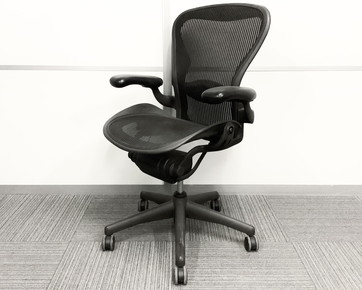 【ライトタイプ】オフィスチェアの王様と謳われる大人気シリーズ入荷しました！
                        アーロンチェア
                                    中古
            