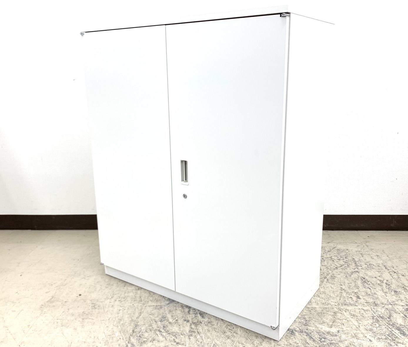 【2台入荷】定番オフィスキャビネットシンライン（THINLINE）まっしろホワイト両開き扉タイプ◆イトーキ製【RP】
                        シンライン
                                    中古
            