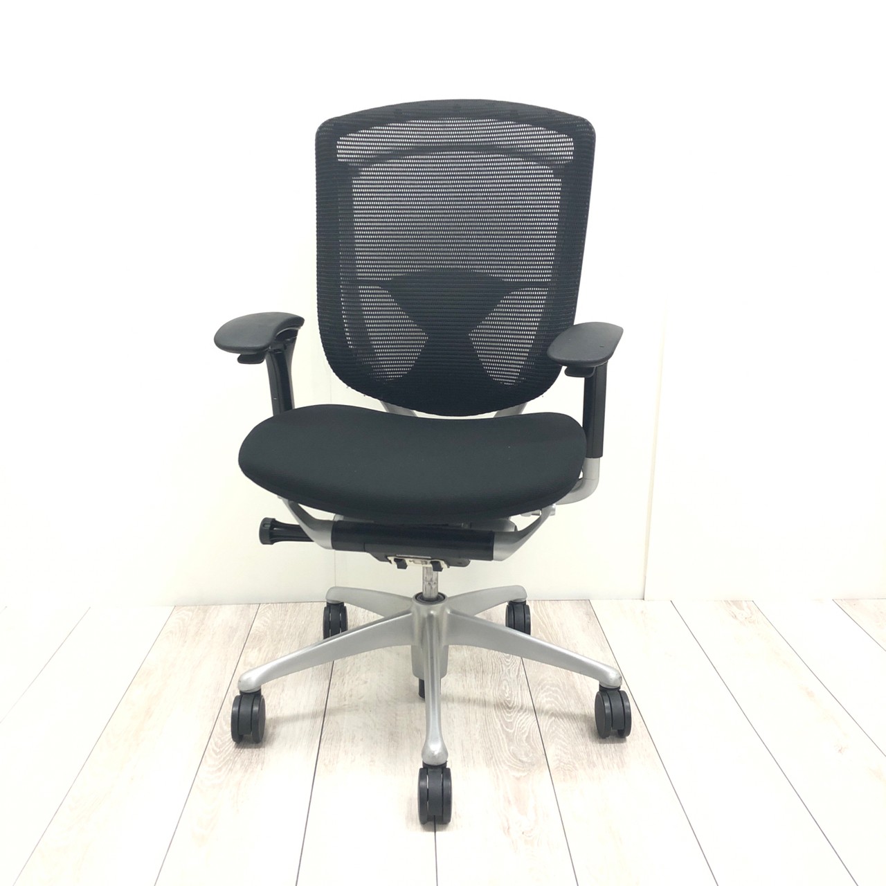 コンテッサ　オカムラ/okamura　肘付きハイバックチェア
                        コンテッサチェア
                                    中古
            