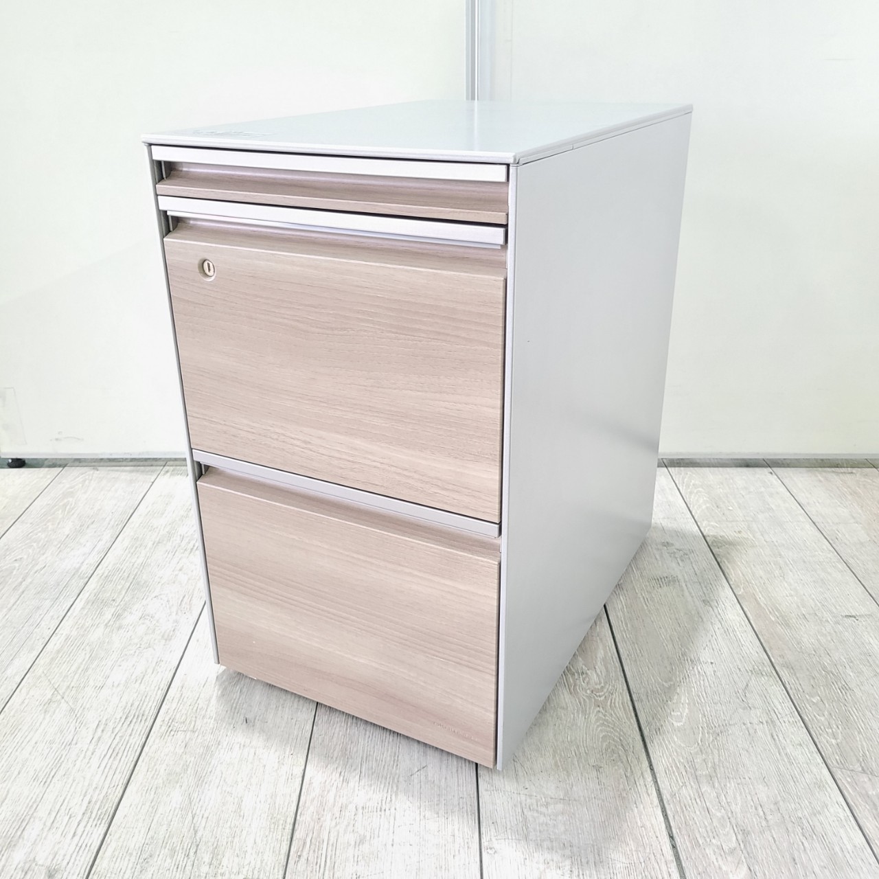 【トレンド】【1台限定】オカムラ製｜プロステージクレスト｜オシャレワゴンが1台限定入荷！
                        プロステージ　クレスト
                                    中古
            