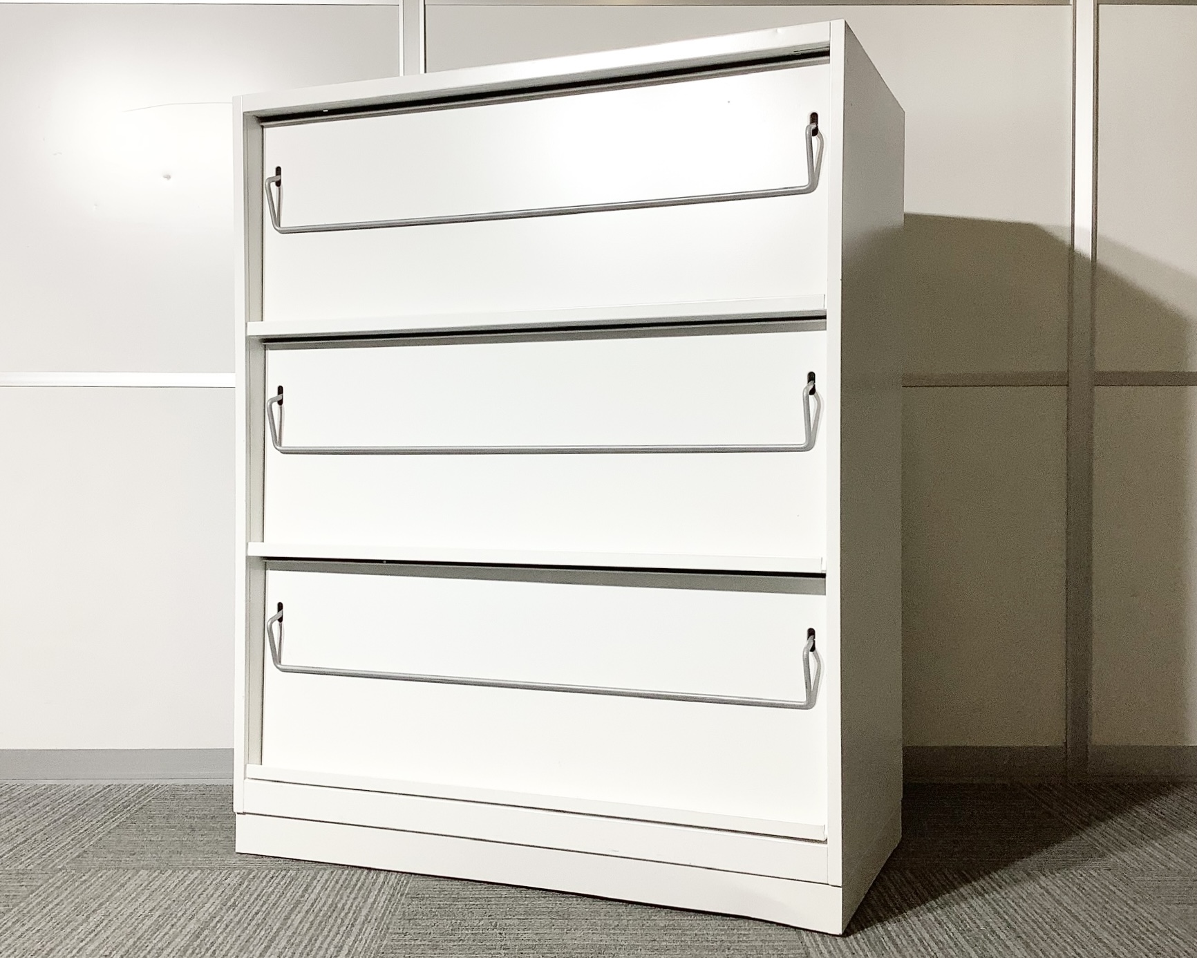 流通が少なく探すとなかなか見つかりにくい雑誌架タイプ
                        エディア
                                    中古
            