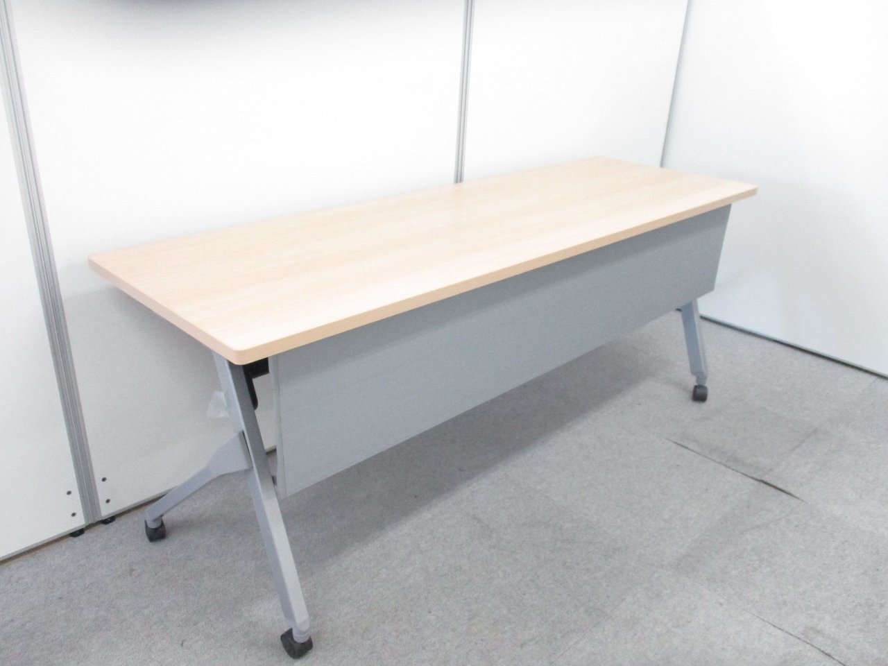 【フレキシブルにご利用頂けます！】■オカムラ製　サイドスタックテーブル　W1800×D600mm　いま流行りの木目カラー
                        フラプター
                                    中古
            