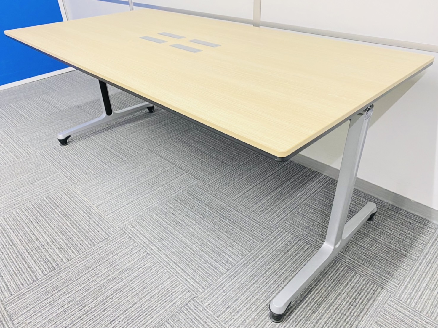 【高品質で高機能】ミーティングテーブル　オカムラ製　インターアクトMT　ナチュラル
                        インターアクト MT
                                    中古
            