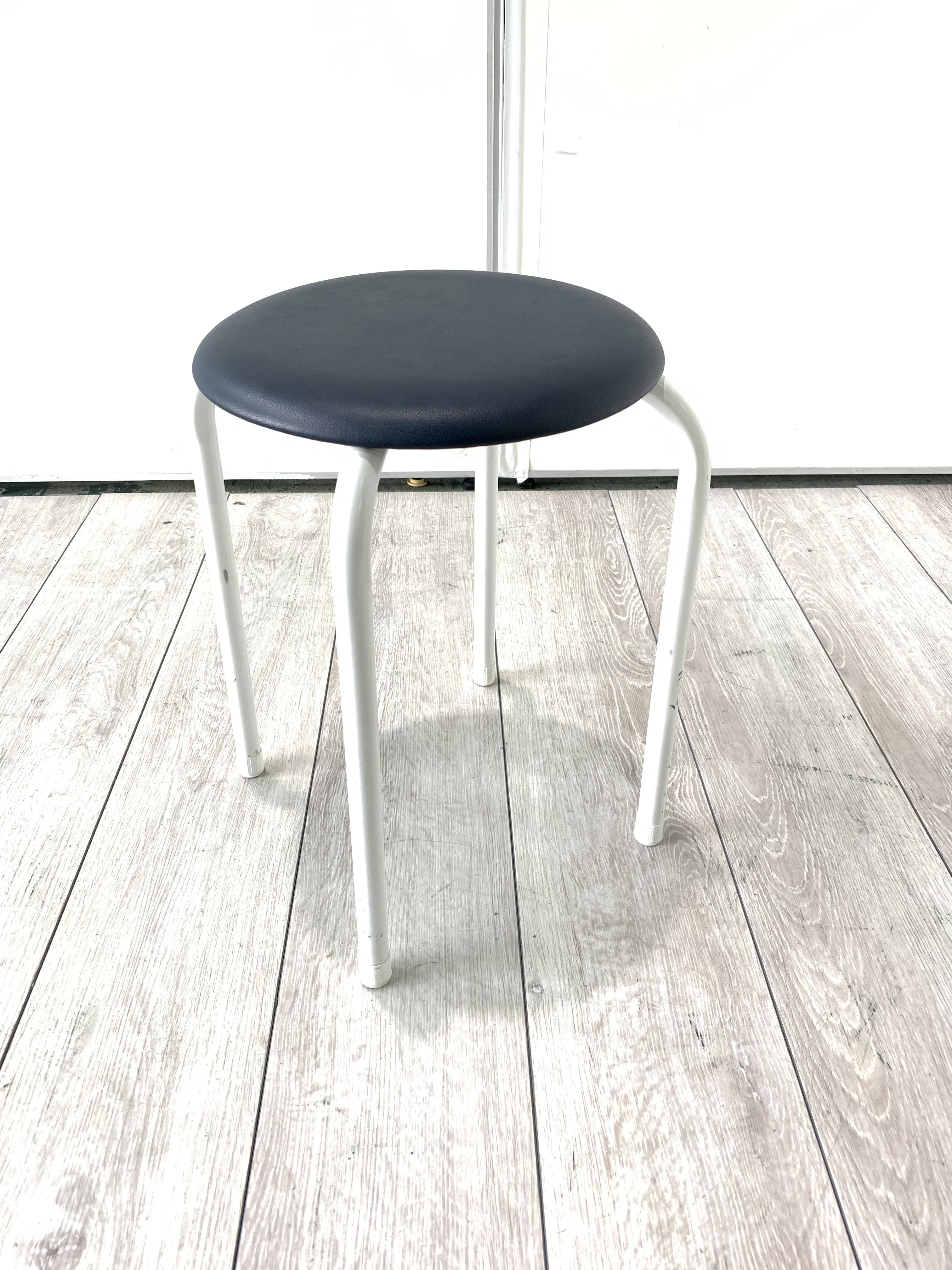 【お手軽チェア】丸椅子｜ネイビー｜休憩スペースや待合室などに最適！
                        その他シリーズ
                                    中古
            