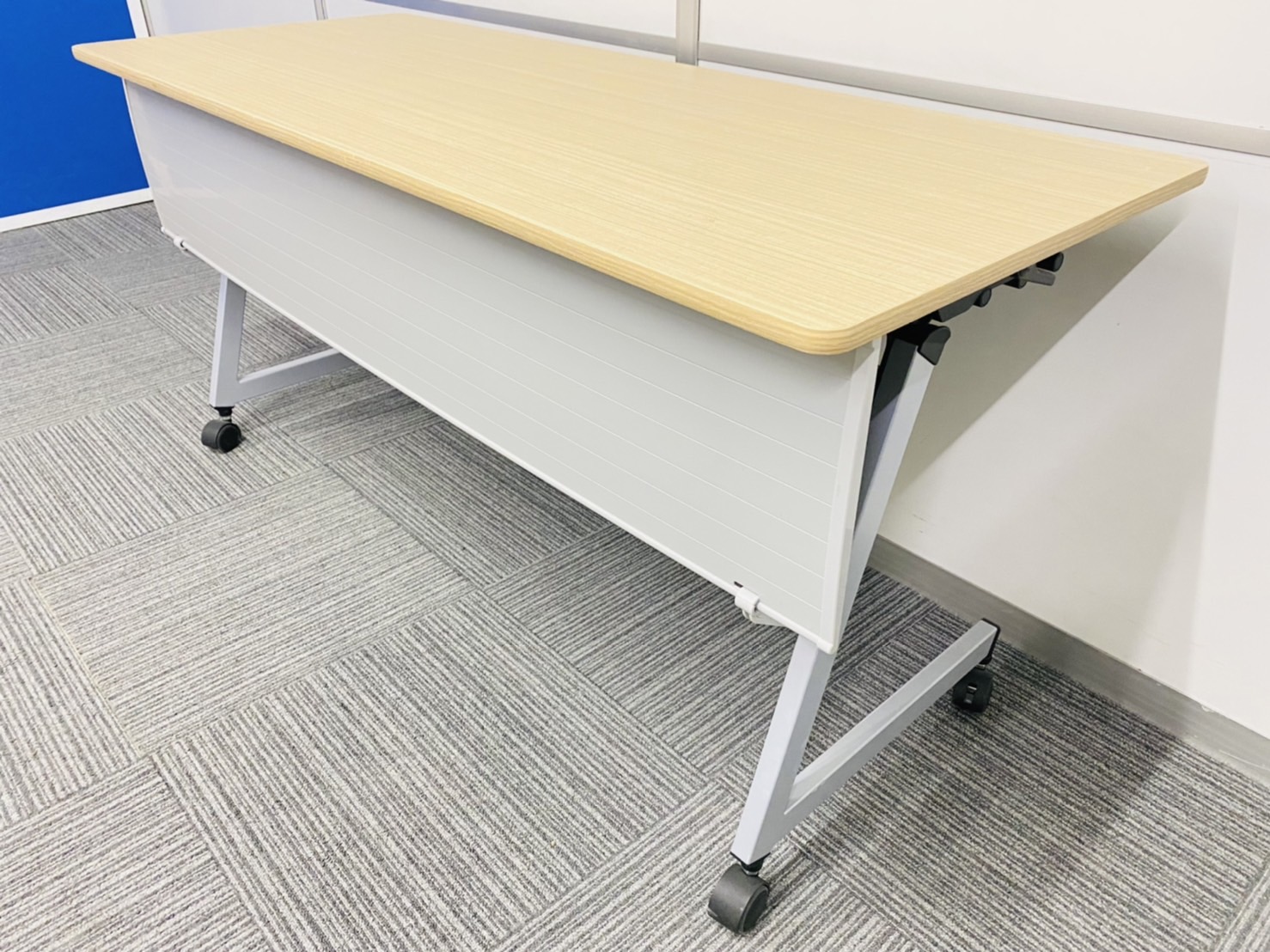 【折り畳みテーブル！】◆イトーキ製　サイドスタックテーブル　　W1500×D600mm　幕板パネル付【流行のナチュラルカラー】
                        HXシリーズ
                                    中古
            