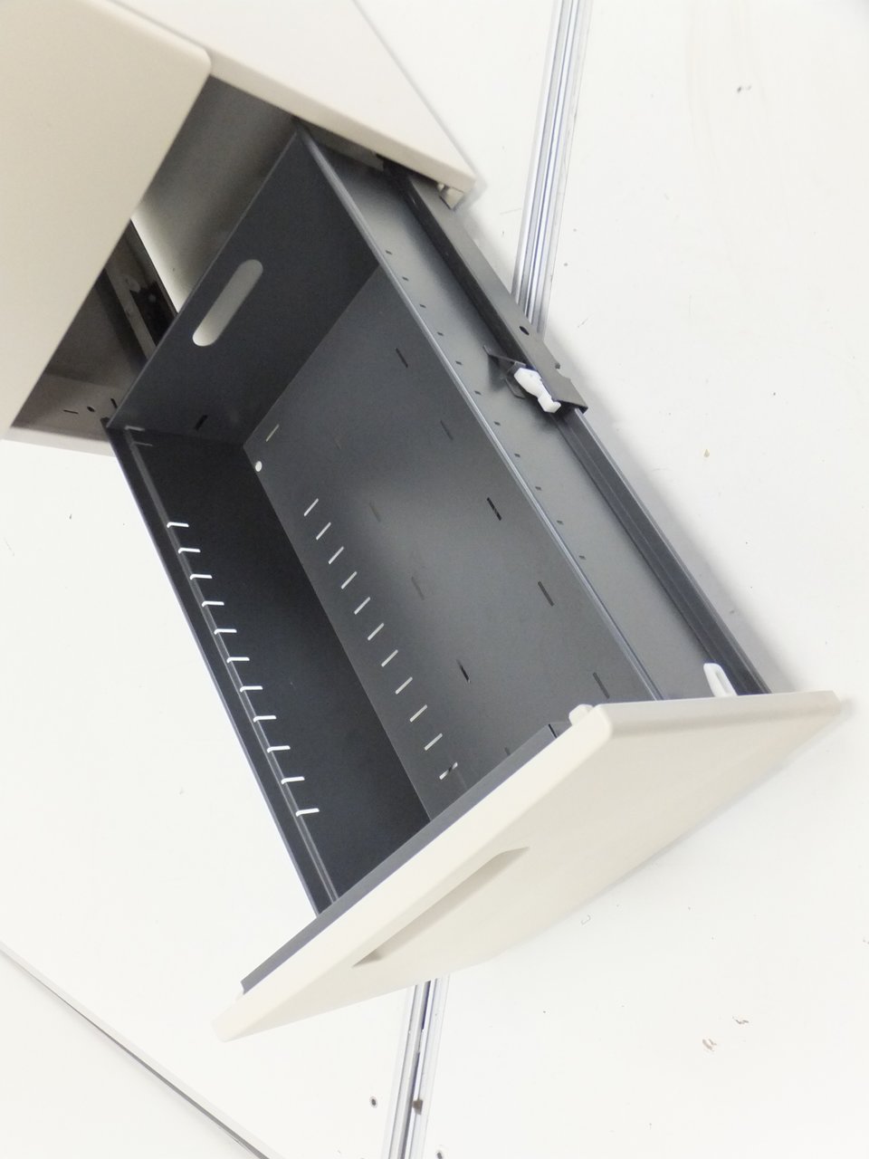 【中古】BS+ コクヨ/KOKUYO ワゴン3段 390007 - 中古オフィス家具ならオフィスバスターズ
