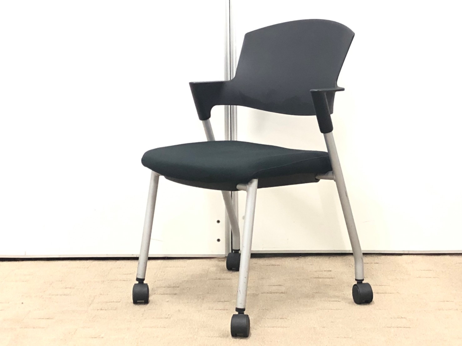 【1月17日入荷予定】【大量入荷！！】12脚大量入荷！！クリーニング済み！■コクヨ/プロッティ/ブルー
                        プロッティチェア
                                    中古
            