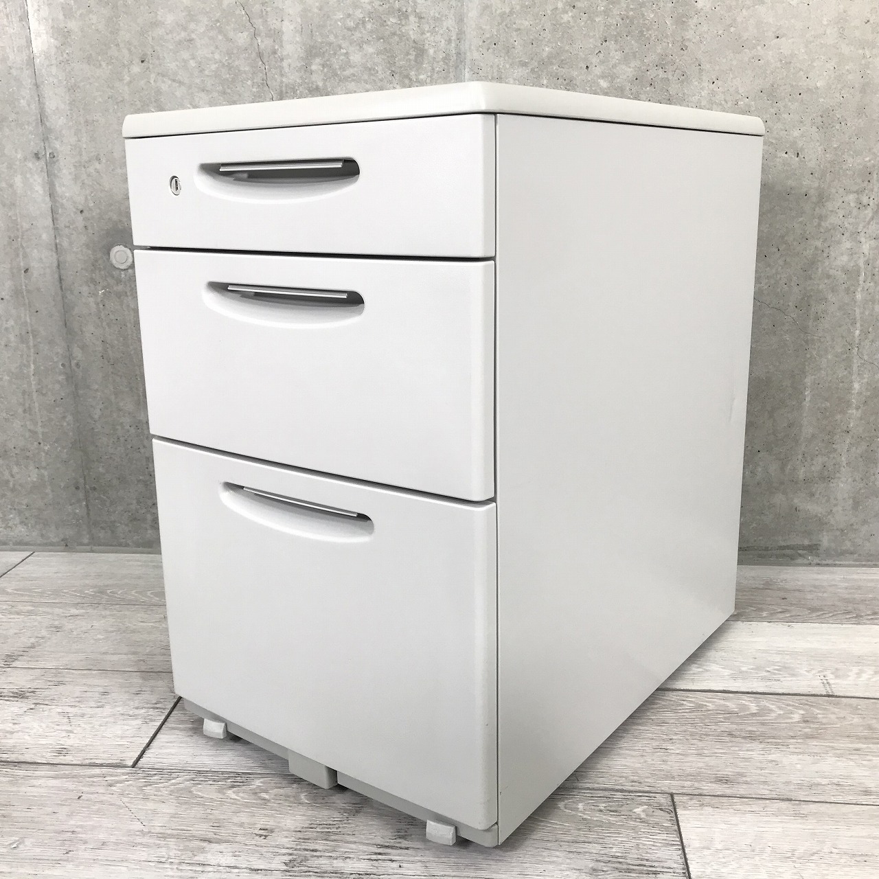 【王道】【人気】オカムラ/SD/ニューグレー
                        SD
                                    中古
            