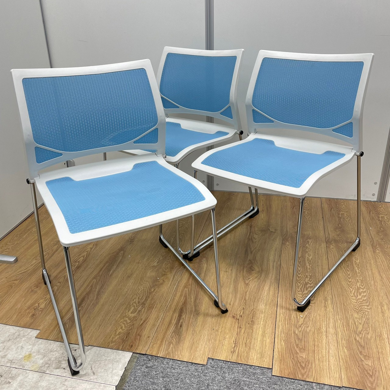 【3脚限りのため、3脚セット】オカムラ製　ツァルトシリーズ　ライトブルー　スタッキングチェア！！
                        ツァルト
                                    中古
            