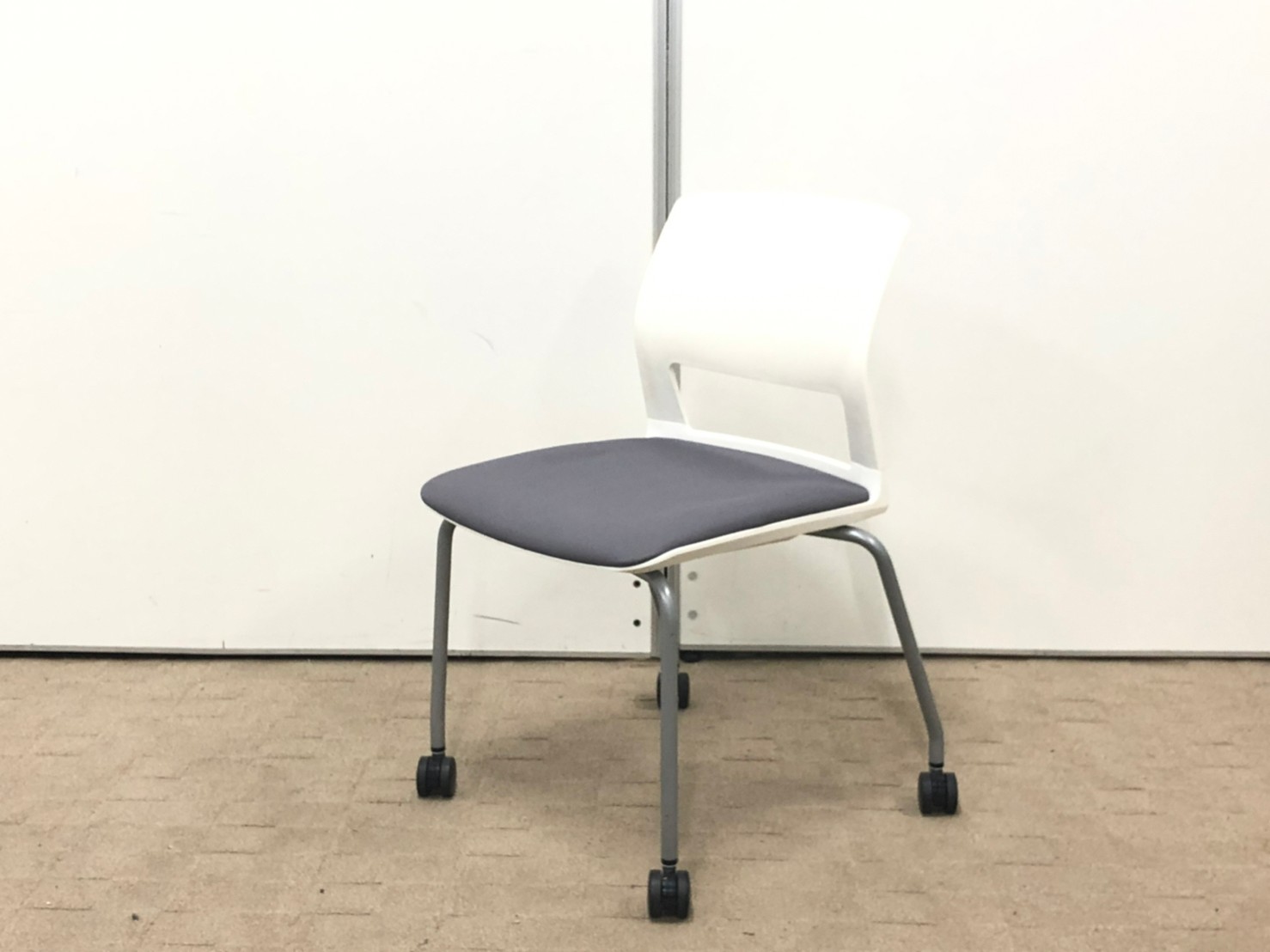 【在庫処分セール品！！】限定2脚の特別価格！！今がチャンスです！【J】【J10】
                        160シリーズ
                                    中古
            