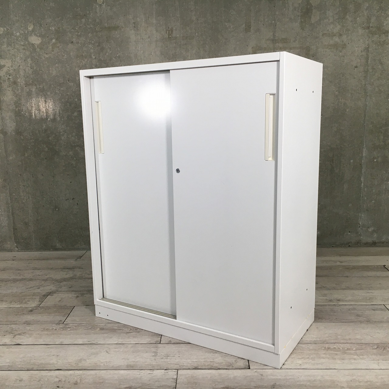 【省スペース】開閉時に場所を取らないから人通りが多い場所でも使える収納家具！
                        HSシリーズ
                                    中古
            