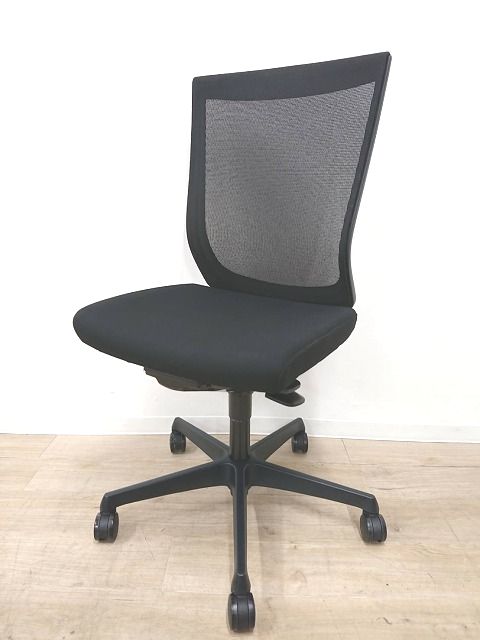 【定価約7万円】【背もたれメッシュタイプOAチェア】オカムラ（okamura）エスクード　メッシュタイプ／色：ブラック/背もたれメッシュタイプ
                        エスクードメッシュ
                                    中古
            