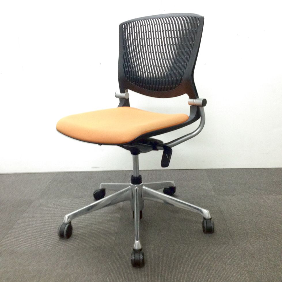 【在庫入替セール】【4脚入荷】オカムラ製高級ミーティングチェアがこの価格で！
                        グラータチェア
                                    中古
            