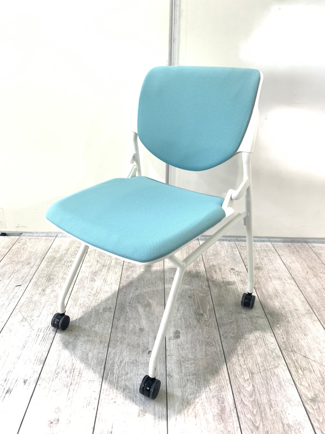 【2022年製】オカムラ｜ルナ｜明るいライトブルーがオフィスに栄えます！【関西在庫数ナンバーワン・東大阪店】
                        ルナ
                                    中古
            