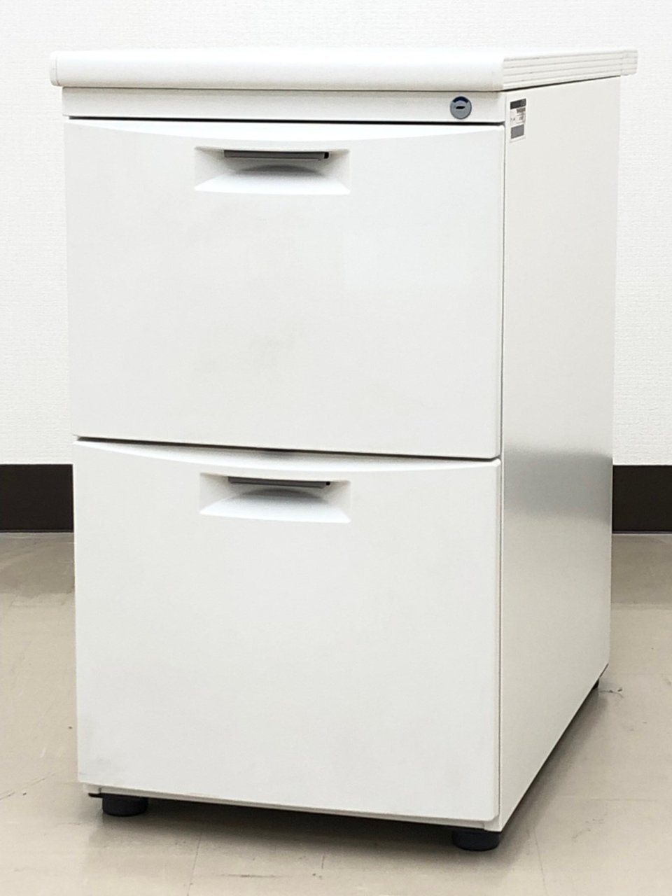 人気のホワイトカラー！A4書類も大量収納できる2段タイプです【脇机】
                        CZシリーズ
                                    中古
            