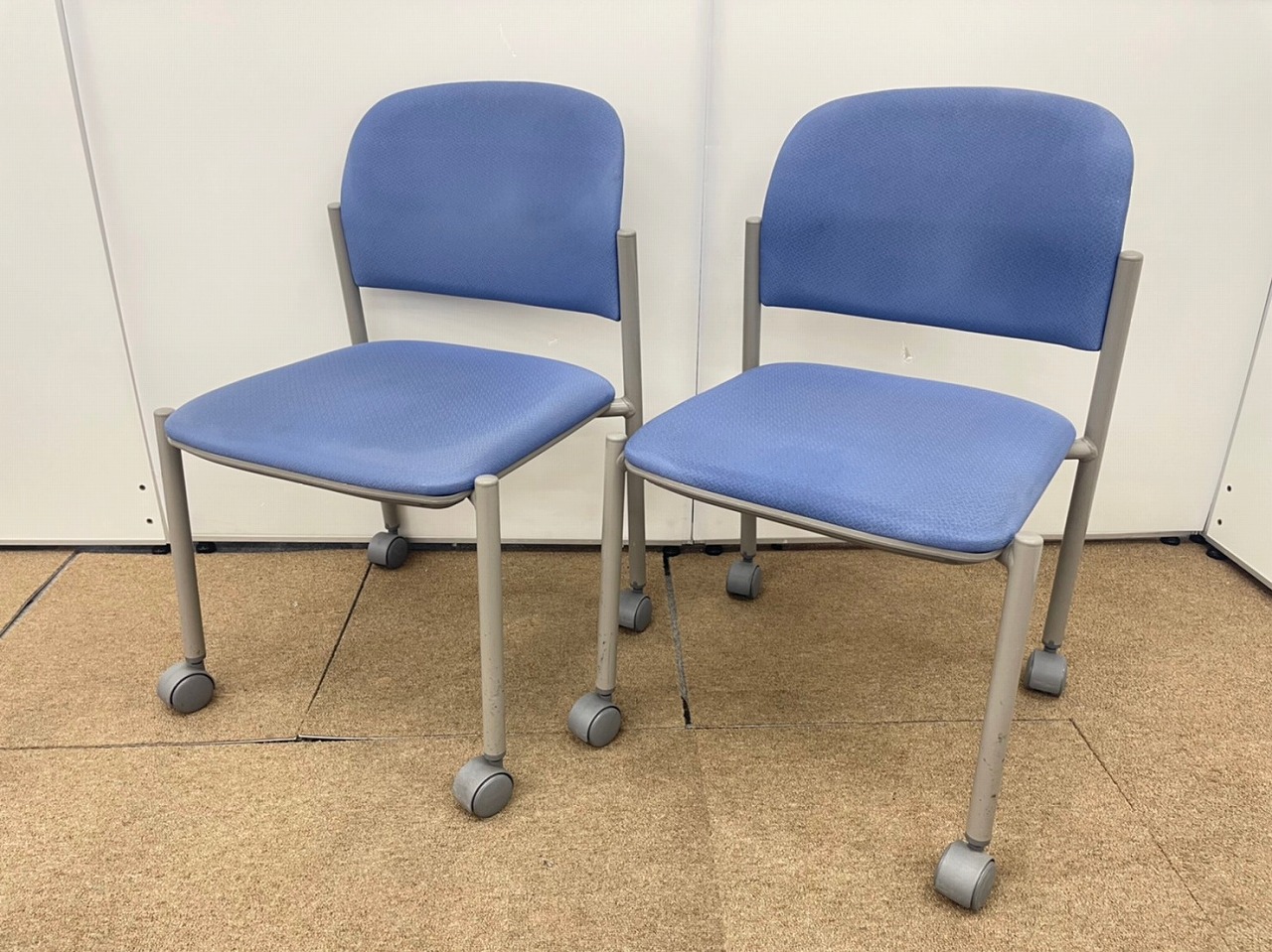 【2脚セット】オカムラ/ブルー
                        その他シリーズ
                                    中古
            