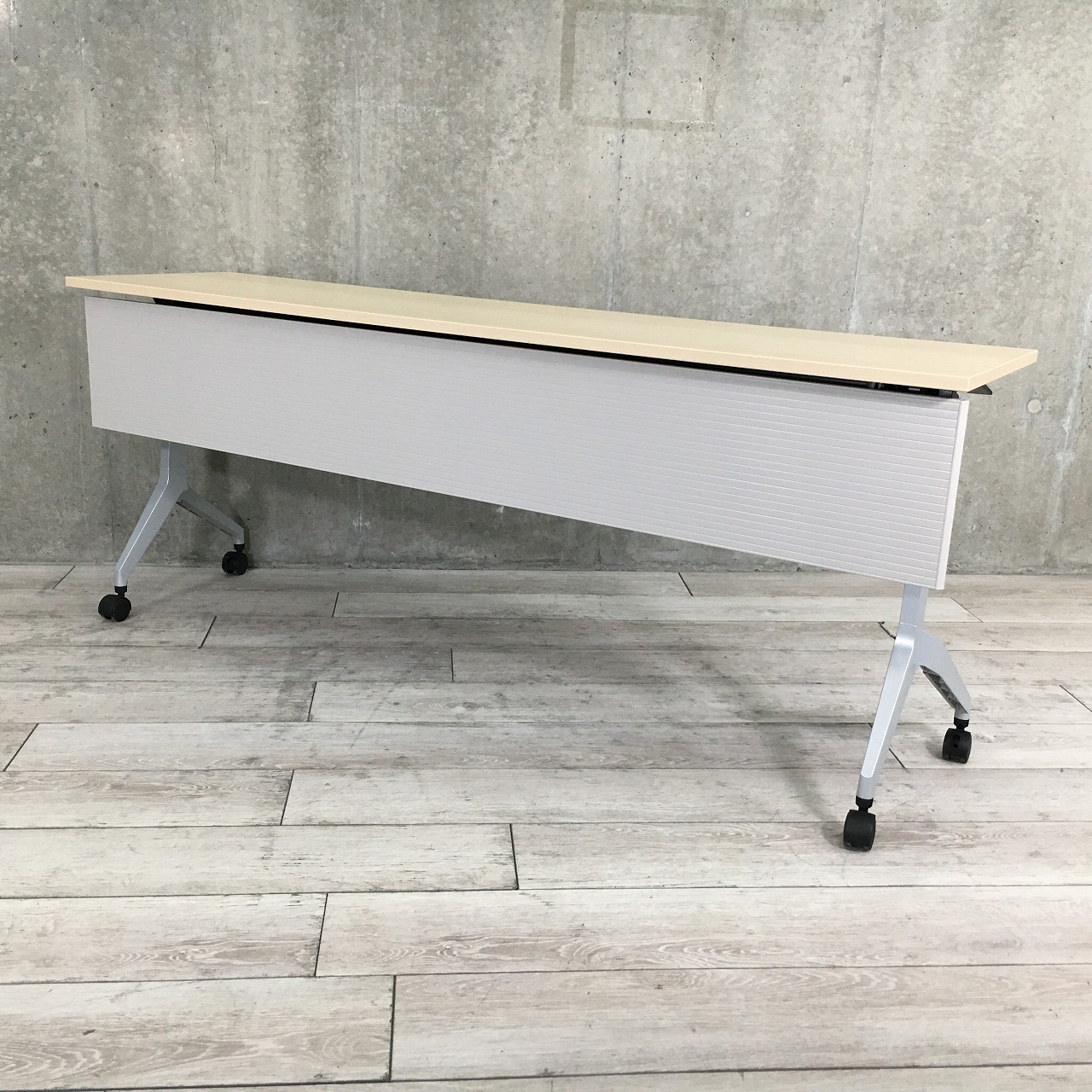 【3人用としてオススメの横幅1800ｍｍサイズ】■内田洋行　パラグラフテーブル　スタックテーブル
                        パラグラフテーブル
                                    中古
            