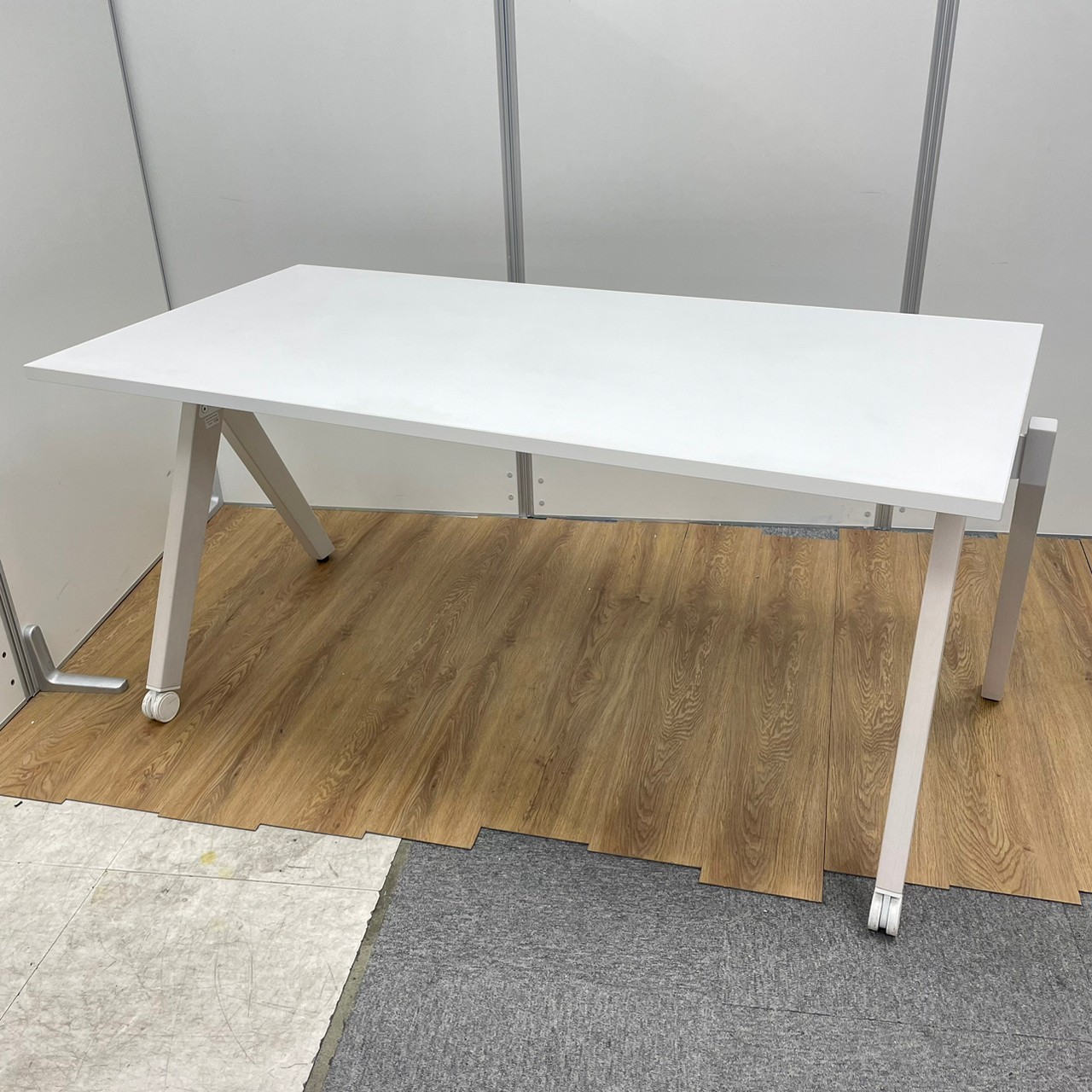 【2017年度製】コクヨ製　片面キャスター付き　サイドスタックテーブル！！
                        その他シリーズ
                                    中古
            