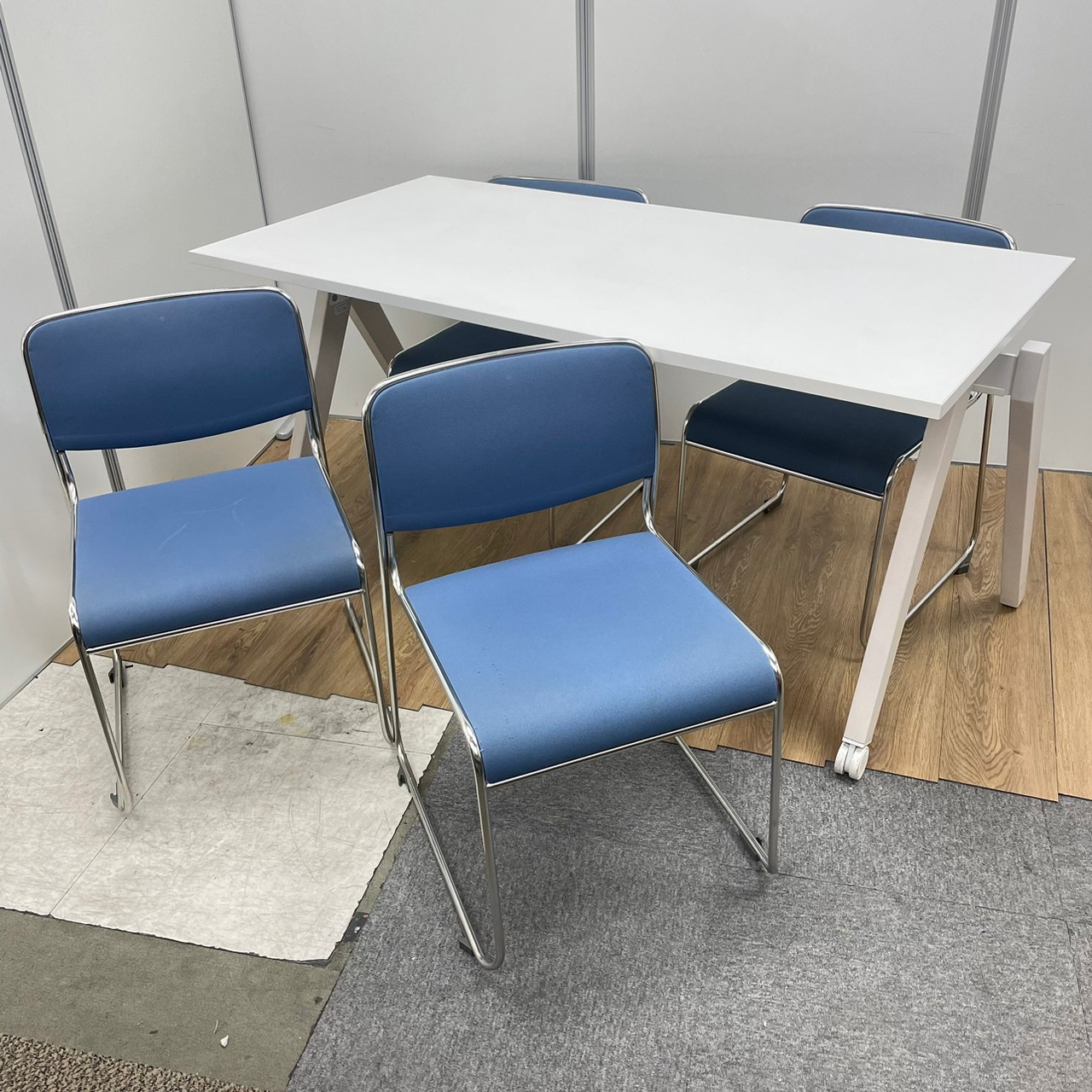 【サイドスタックテーブル+チェアセット！！】【チェアは4脚セット！】コクヨ製です！！【スタッキングチェア】【京都・滋賀・大阪】
                        その他シリーズ
                                    中古
            