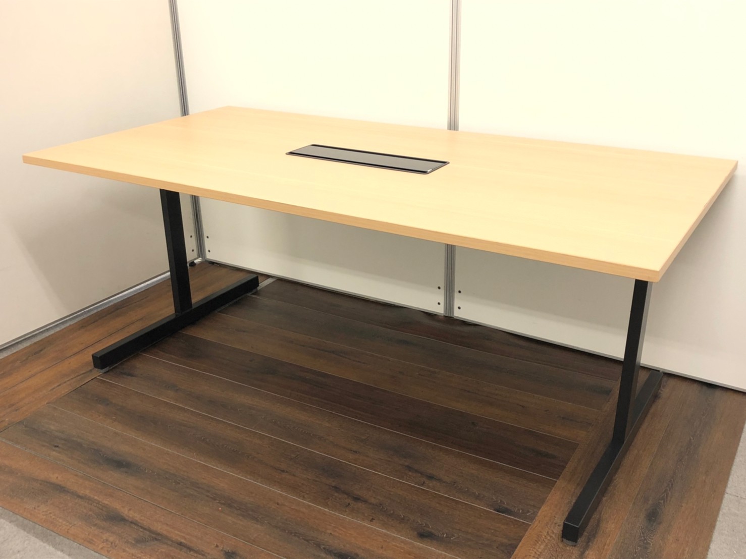 【中古】ノティオ ウチダ/UCHIDA ミーティングテーブル（会議机） 391056 - 中古オフィス家具ならオフィスバスターズ