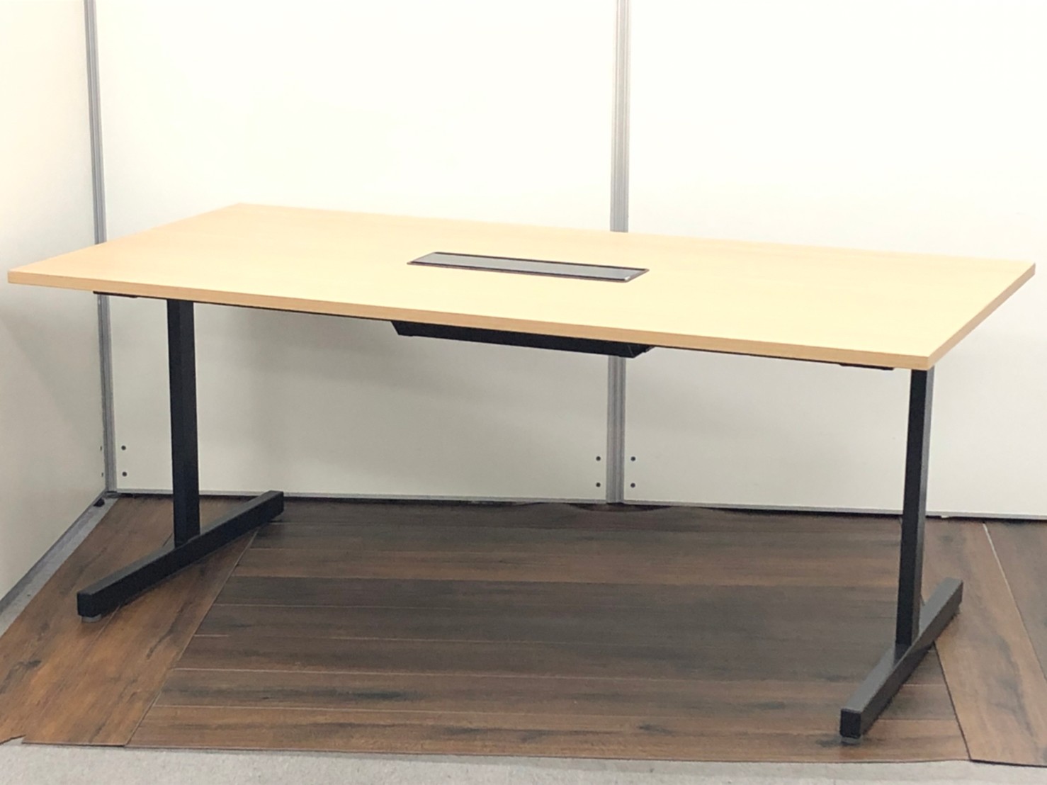 【中古】ノティオ ウチダ/UCHIDA ミーティングテーブル（会議机） 391056 - 中古オフィス家具ならオフィスバスターズ