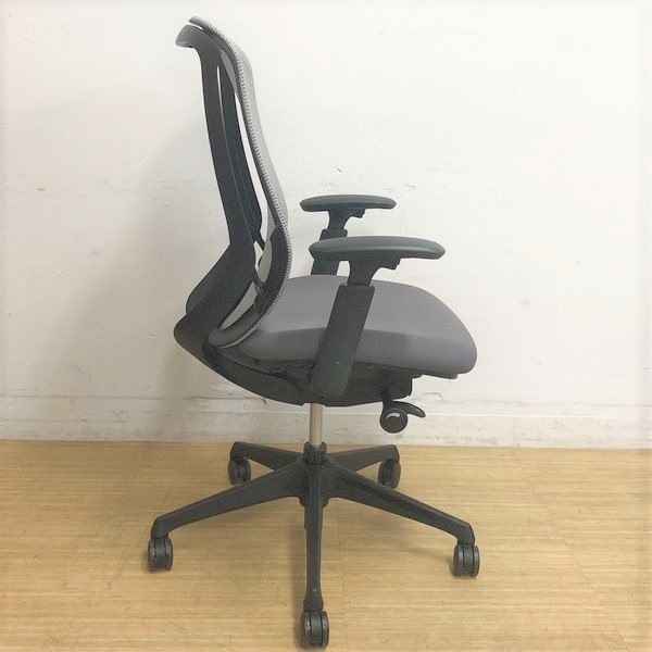 bl　オカムラ　シルフィーチェア　前傾機能　ハイバック　メッシュタイプ　中古 中古】シルフィーメッシュ オカムラ/okamura 肘付ハイバック
