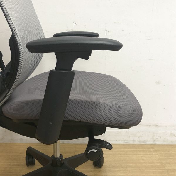bm　オカムラ　シルフィーチェア　前傾機能　ハイバック　メッシュタイプ　中古 中古】シルフィーメッシュ オカムラ/okamura 肘付ハイバック