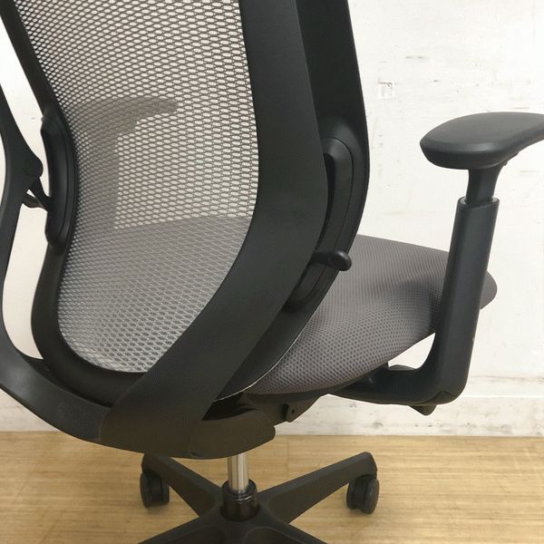 bn　オカムラ　シルフィーチェア　前傾機能　ハイバック　メッシュタイプ　中古 中古】シルフィーメッシュ オカムラ/okamura 肘付ハイバック