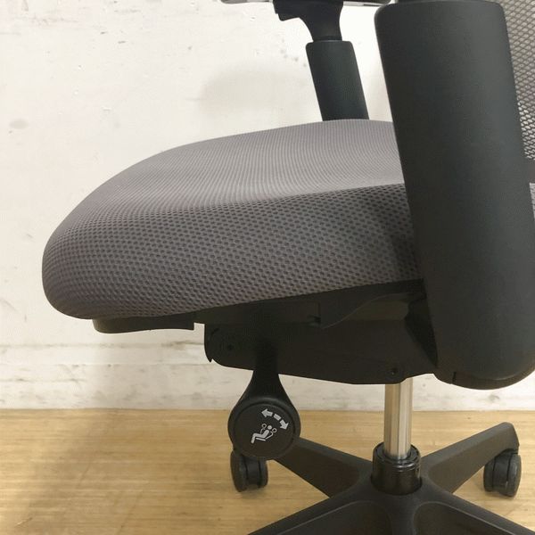 bn　オカムラ　シルフィーチェア　前傾機能　ハイバック　メッシュタイプ　中古 中古】シルフィーメッシュ オカムラ/okamura 肘付ハイバック