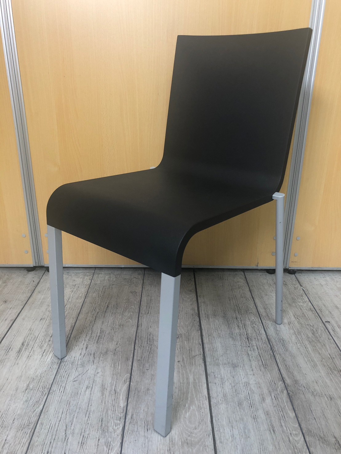 中古】ゼロスリー vitra/ヴィトラ スタッキングチェア 391224 - 中古オフィス家具ならオフィスバスターズ