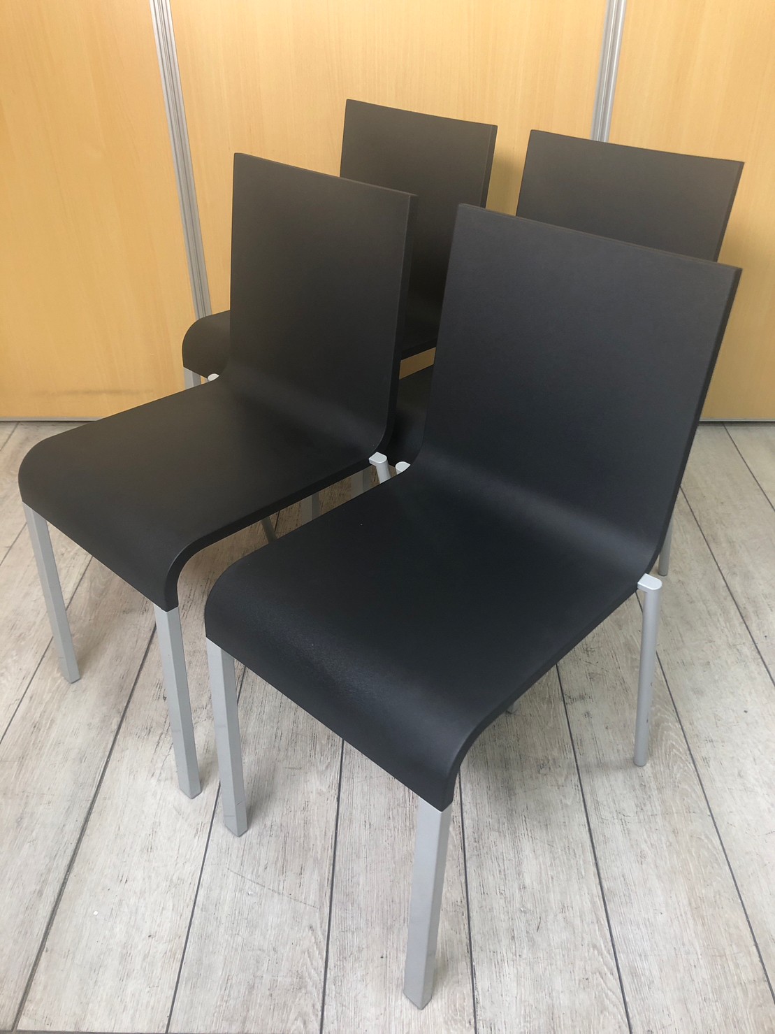 【デザイナーズ家具】vitra(ヴィトラ)/.03(ゼロスリー)　スタッキング　マールテン・ヴァン・セーヴェレン氏
                        ゼロスリー
                                    中古
            