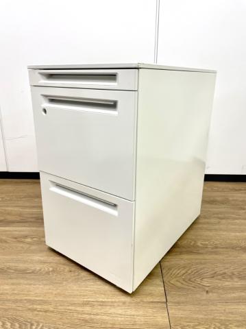 【3段ワゴン入荷】オカムラ　プロユニット　W393D580H650　ホワイト　シリンダー錠　フリアドワゴン　おススメ
                        プロユニット
                                    中古
            