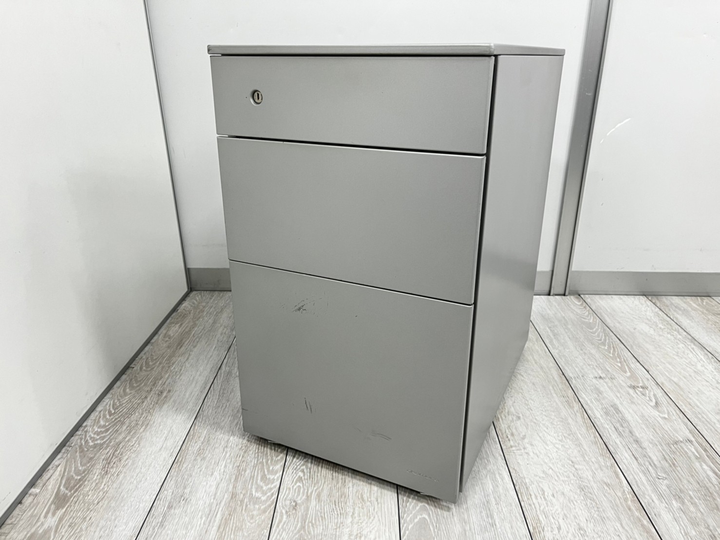 【在庫入替セール品！】【限定8台！】オカムラ/プロユニット/シルバー【ファイルの収納に！】【おしゃれなシルバーカラー‼】
                        プロユニット
                                    中古
            