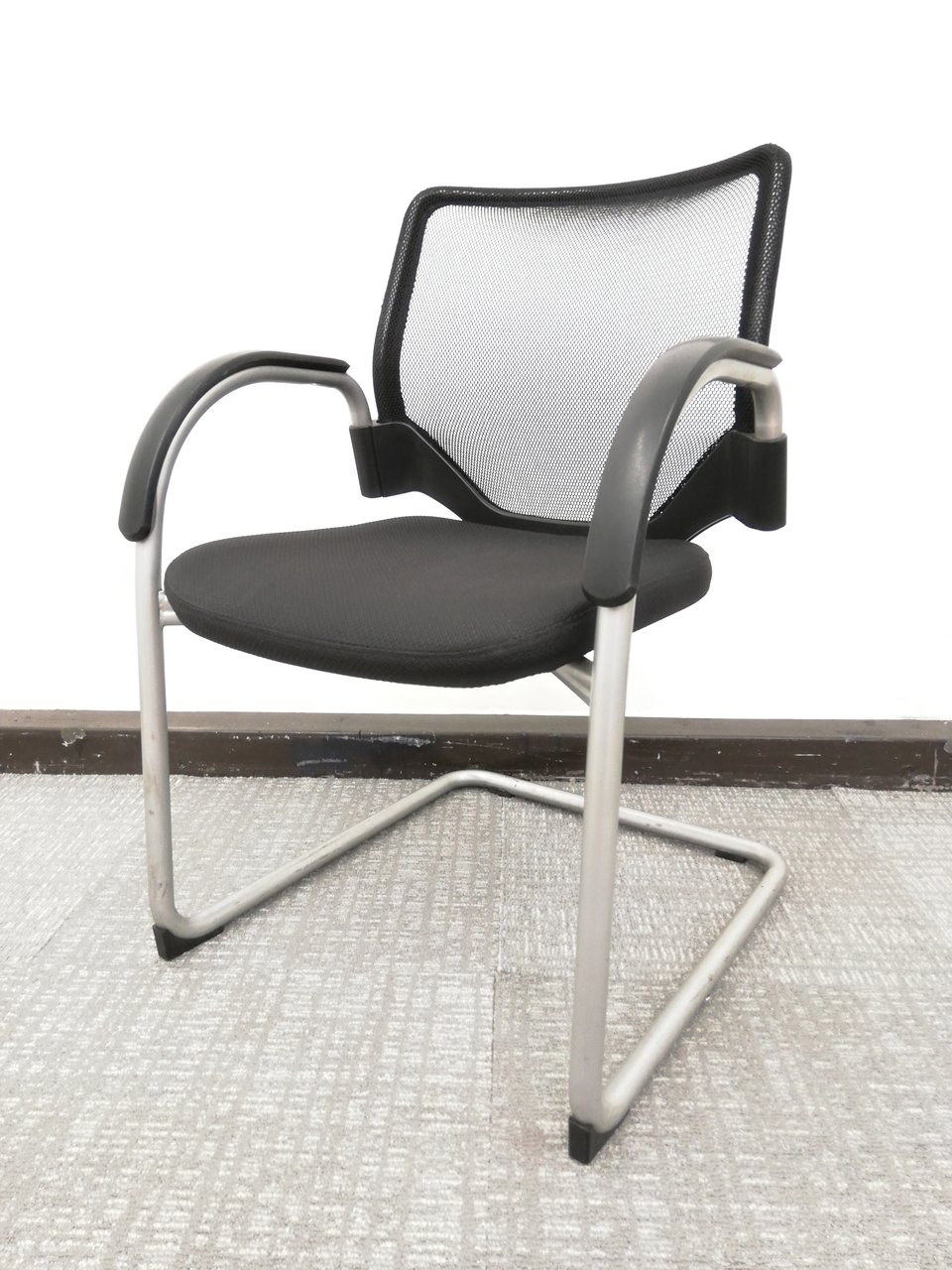 会議はかどる快適チェア※別名：天空のエアリ◆オカムラ製
                        エアリ
                                    中古
            