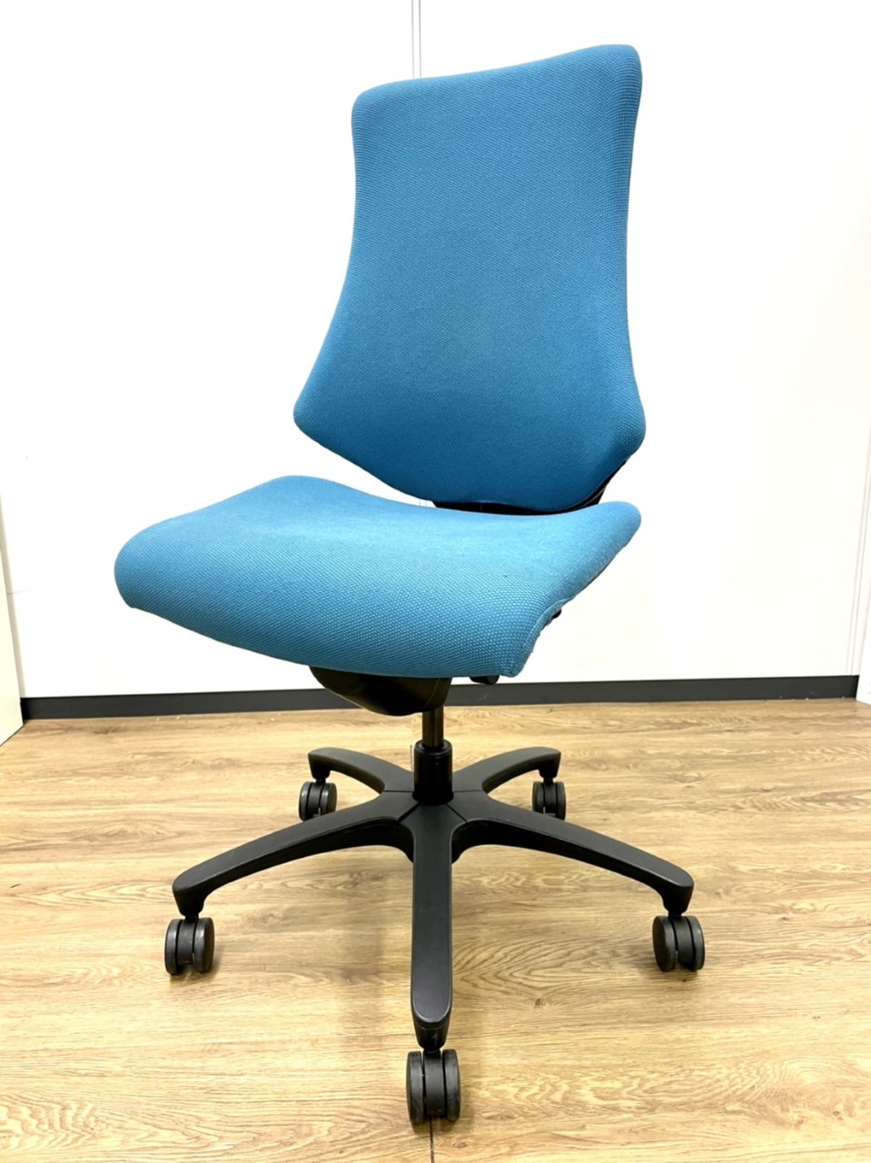 【限定6脚入荷】イトーキ　エフチェア　ブルー　肘無しハイバック　布タイプ　新規　買い替え　起業【在庫入替セール】
                        エフクロス
                                    中古
            