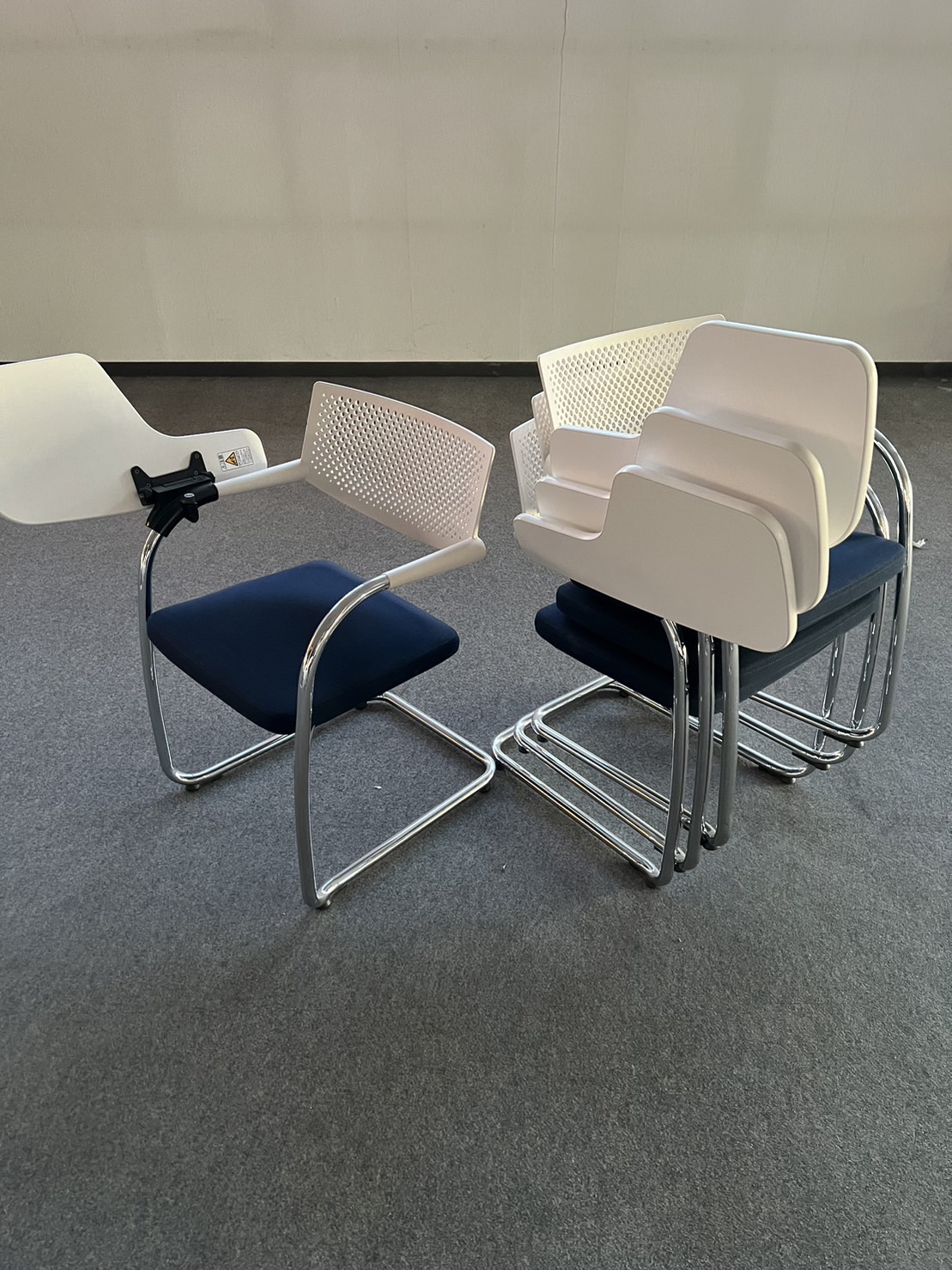 【4脚セット！】定番／人気　◆vitra／ヴィトラ　◆Visavi／ビザビ
                        ビザビチェア
                                    中古
            