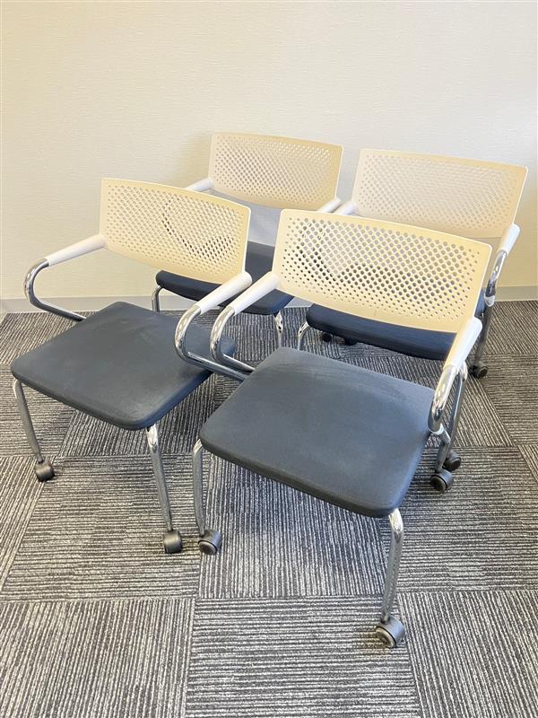 4脚セット【スタイリッシュなデザイン！】■Vitra(ヴィトラ) 　Visaroll(ビザロール)チェア　■確かな座り心地！高品質なデザインチェア！
                        ビザロール
                                    中古
            