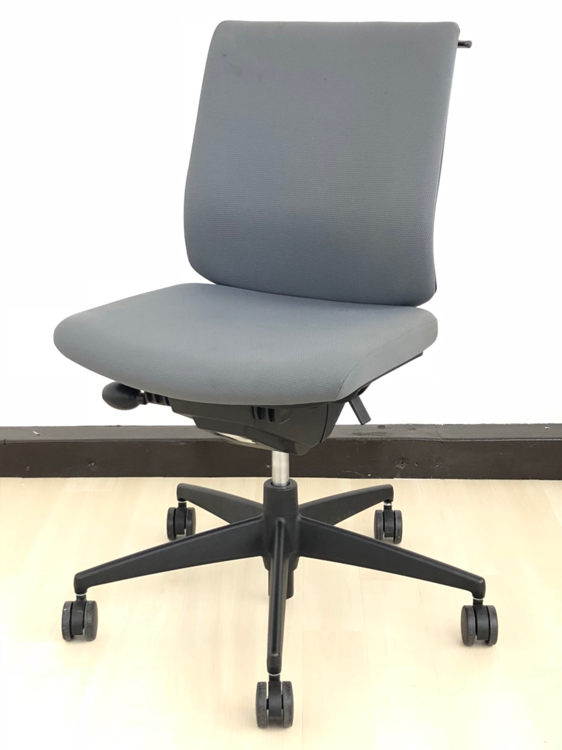 【快適な座り心地で作業効率アップ！】■コクヨ製　ウィザードチェア　グレー　■背骨のS字形状にジャストフィット！
                        ウィザードチェア
                                    中古
            