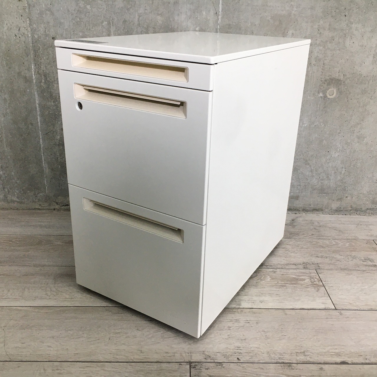 【見た目を気にしなければお買い得！】■高品質のオカムラ製商品！取っ手が幅広で使いやすい
                        アドバンス
                                    中古
            