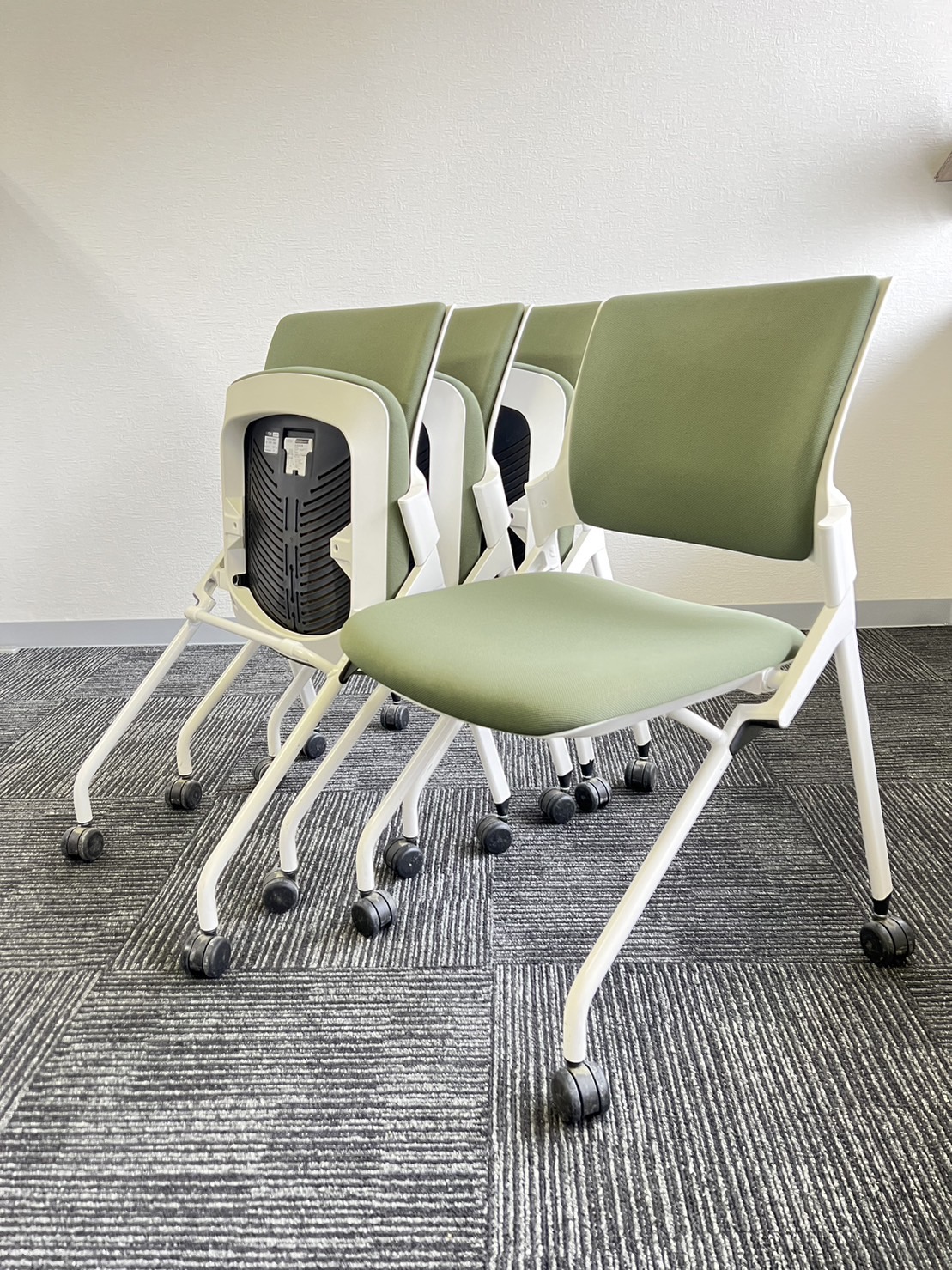 【4脚セット】イトーキのミーティングチェアが入荷しました！目に優しいグリーン
                        Monon
                                    中古
            