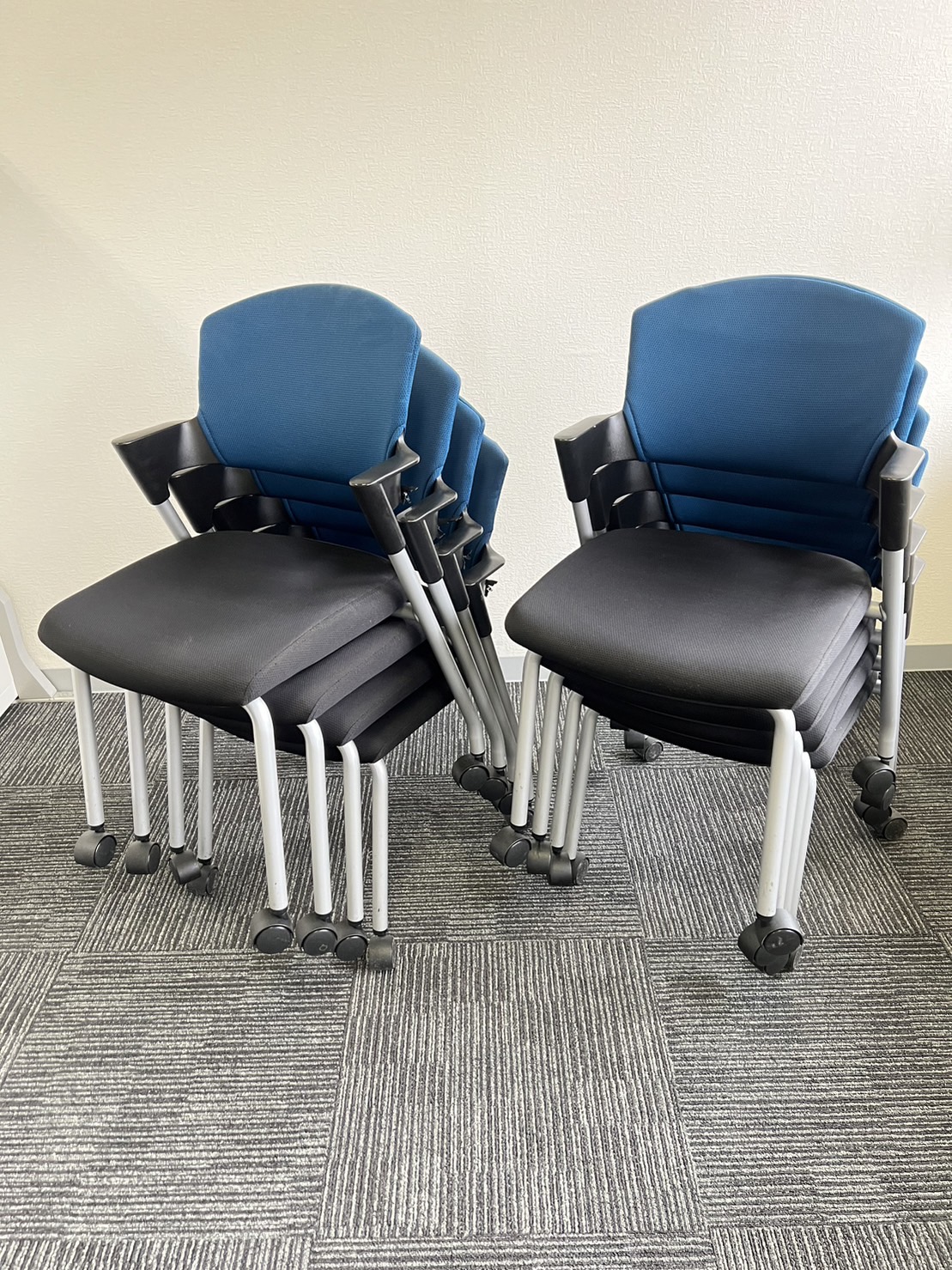 【8脚セット！】
クッション性に優れたミーティングチェア！
#コクヨ #プロッティ #プルシアンブルー #キャスター付 #会議室 #学習塾 #セミナー #おしゃれ #中古オフィス家具 #通販
                        プロッティチェア
                                    中古
            