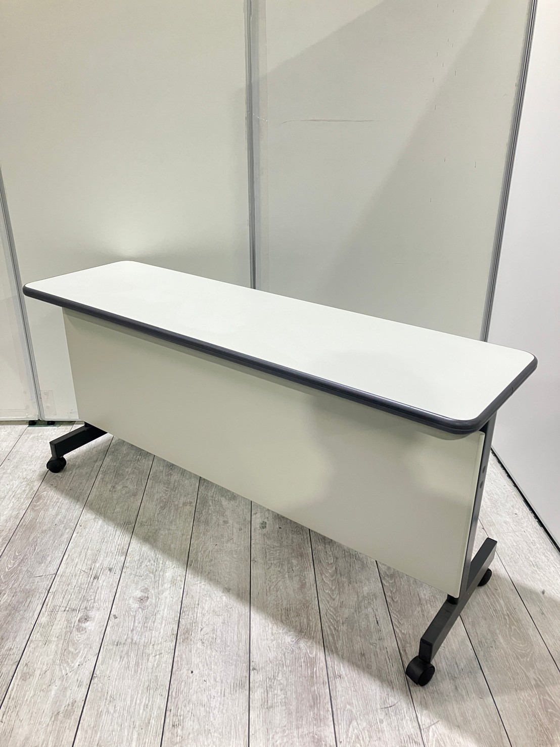 【1台限定】プラス｜スタックテーブル｜天板折り畳み可能なサイドスタックテーブル！
                        その他シリーズ
                                    中古
            