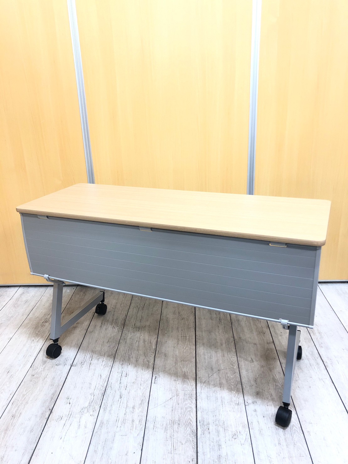 【8台入荷】【幅1200mm】小さめコンパクトテーブル＆おしゃれなナチュラル天板仕様◆イトーキ製　キャスター付き　収納
                        HXシリーズ
                                    中古
            