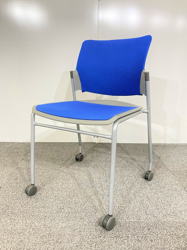 【関西倉庫在庫】国内メーカーオカムラ　キャスター付で重ねての収納可能　色が合わせやすいブルー色　弊社使用コード【A00881719】
                        フォルマ
                                    中古
            