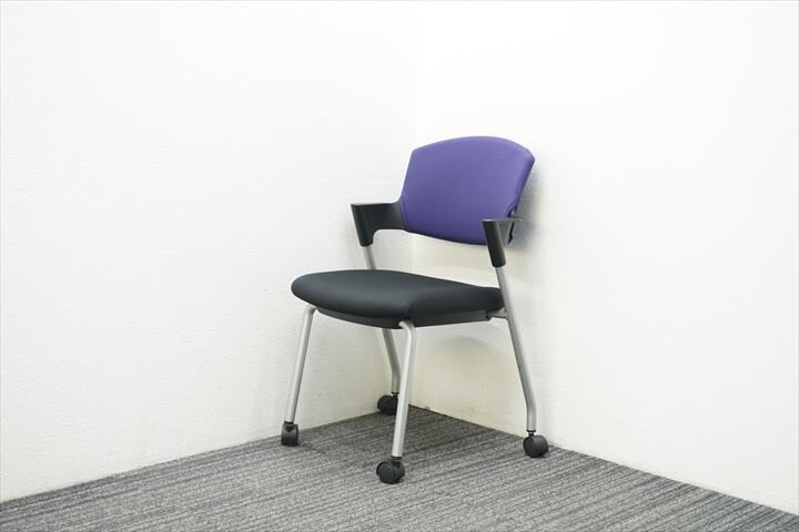 【ロット入荷】【中部地方在庫】【10脚以上同時購入で割引！】【会議用や休憩室に】プロッティは人気です！安心してご利用頂けます！オフィスの定番チェア　ネスティングチェア　パープル
                        プロッティチェア
                                    中古
            