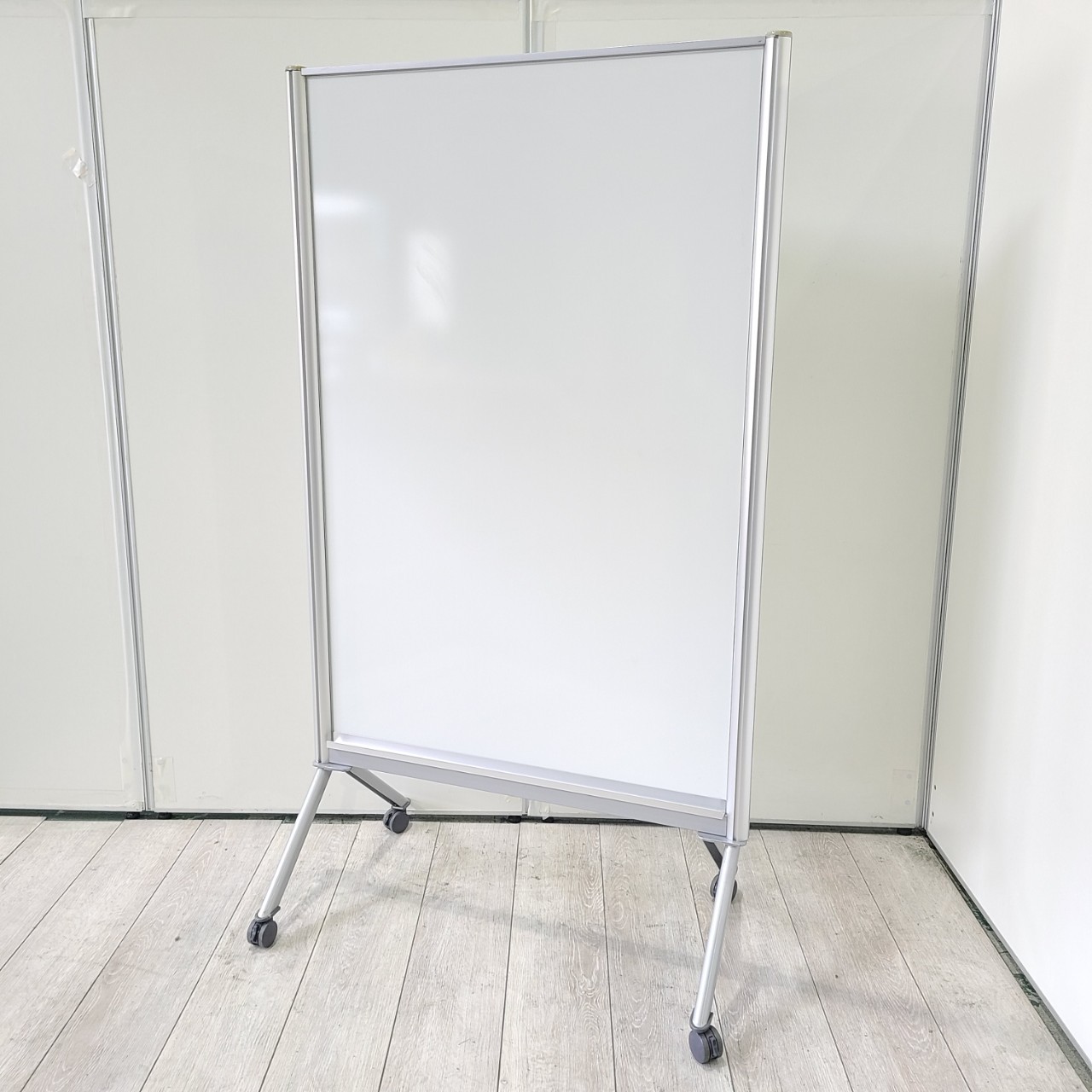 【2台限定】ウチダ｜ホワイトボード｜縦型｜両面｜キャスター付き！
                        その他シリーズ
                                    中古
            